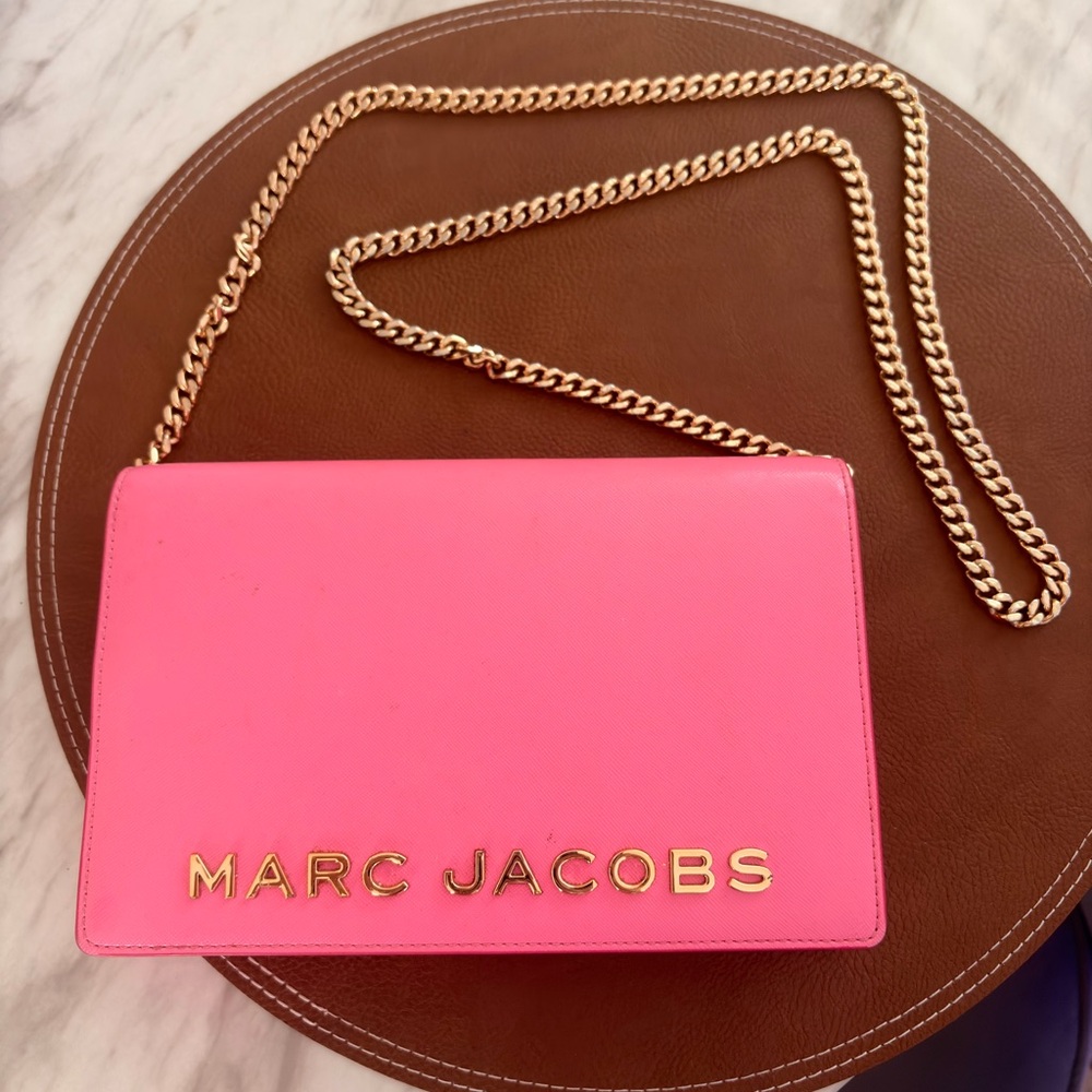 Marc Jacobs Vibrant Pink Crossbody Bag with Gold Chain